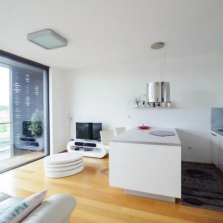 Slovenia Crib 卢布尔雅那