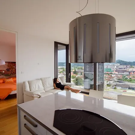 Slovenia Crib リュブリャナ