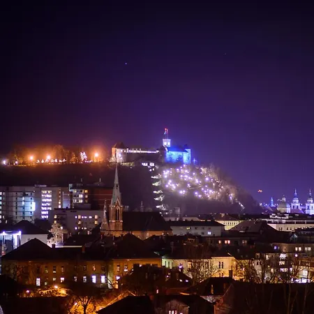 Slovenia Crib リュブリャナ