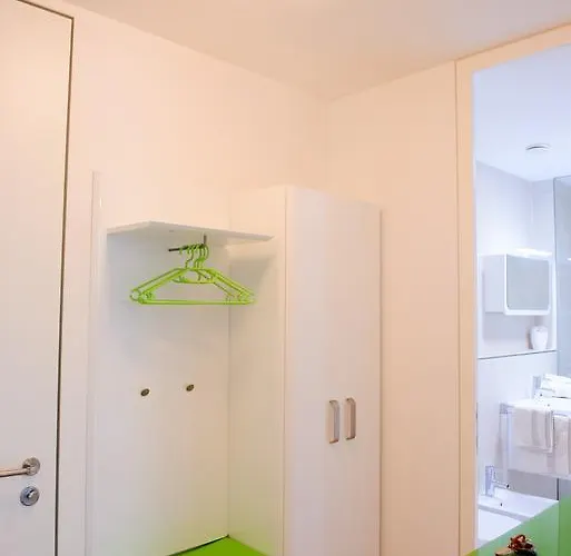 Slovenia Crib * Lublaň