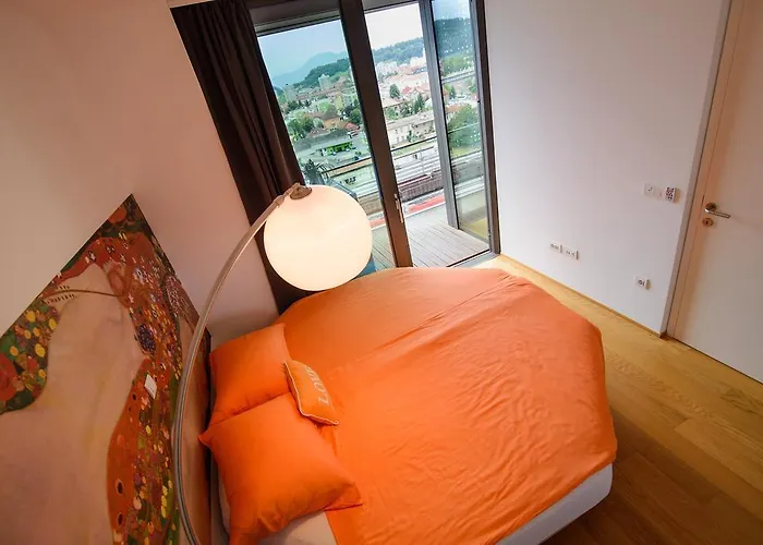 Slovenia Crib * Lublana